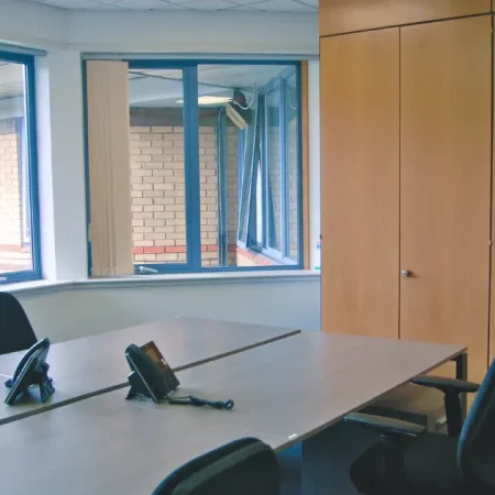 Medium-sized office for six persons 2