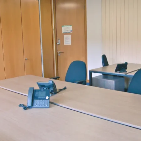 Medium-sized office for six persons 3