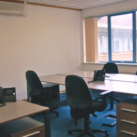 Medium-sized office for six persons1